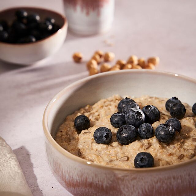 Porridge mit heidelbeeren